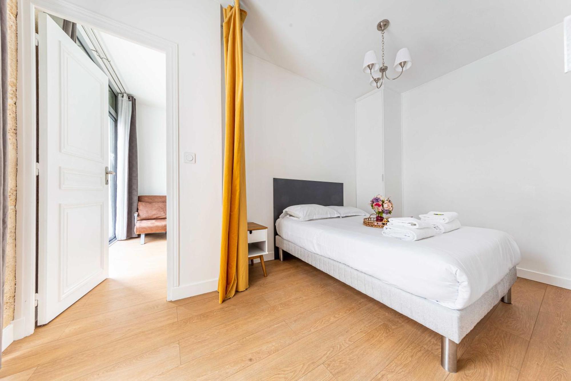 Superb - 2bdr - 4p - Champs-elysees